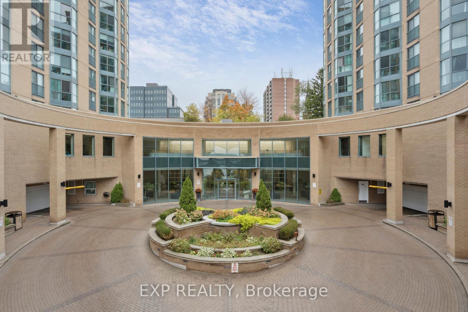 301 - 140 Dunlop Street E, Barrie, Ontario  L4M 6H9 - Photo 3 - S12561472