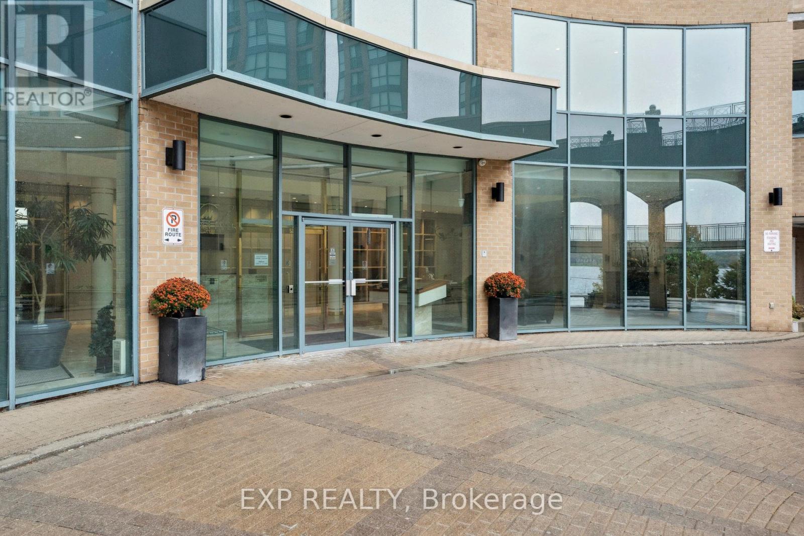 301 - 140 Dunlop Street E, Barrie, Ontario  L4M 6H9 - Photo 4 - S12561472