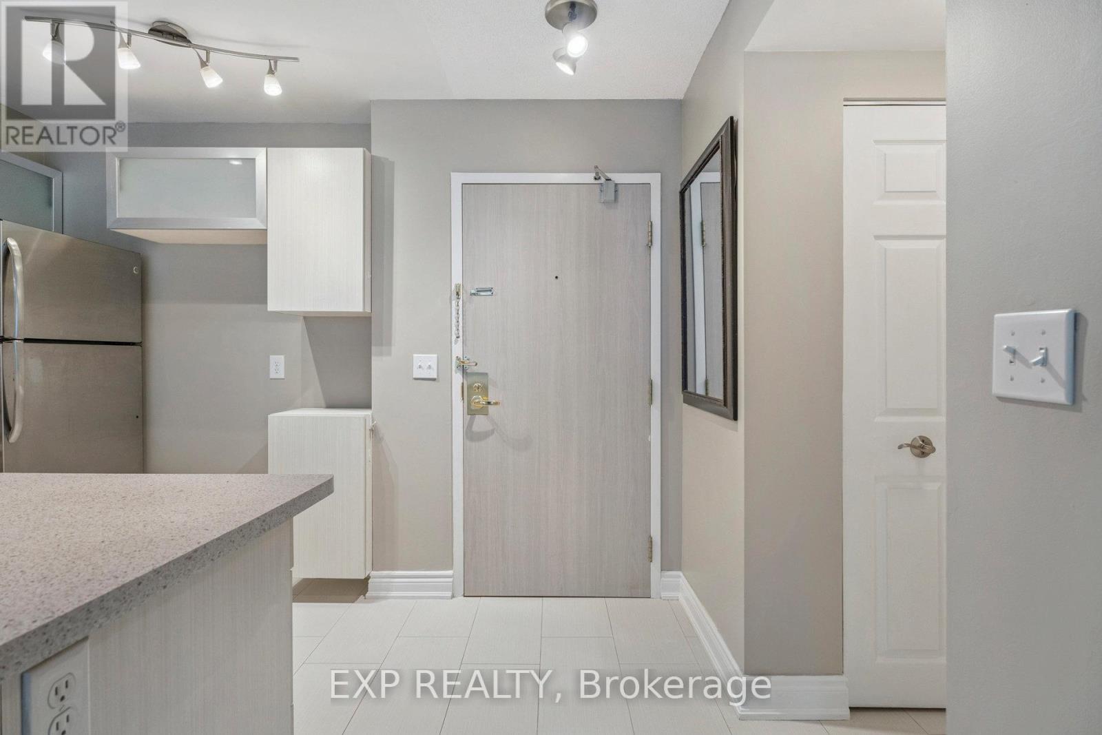 301 - 140 Dunlop Street E, Barrie, Ontario  L4M 6H9 - Photo 8 - S12561472