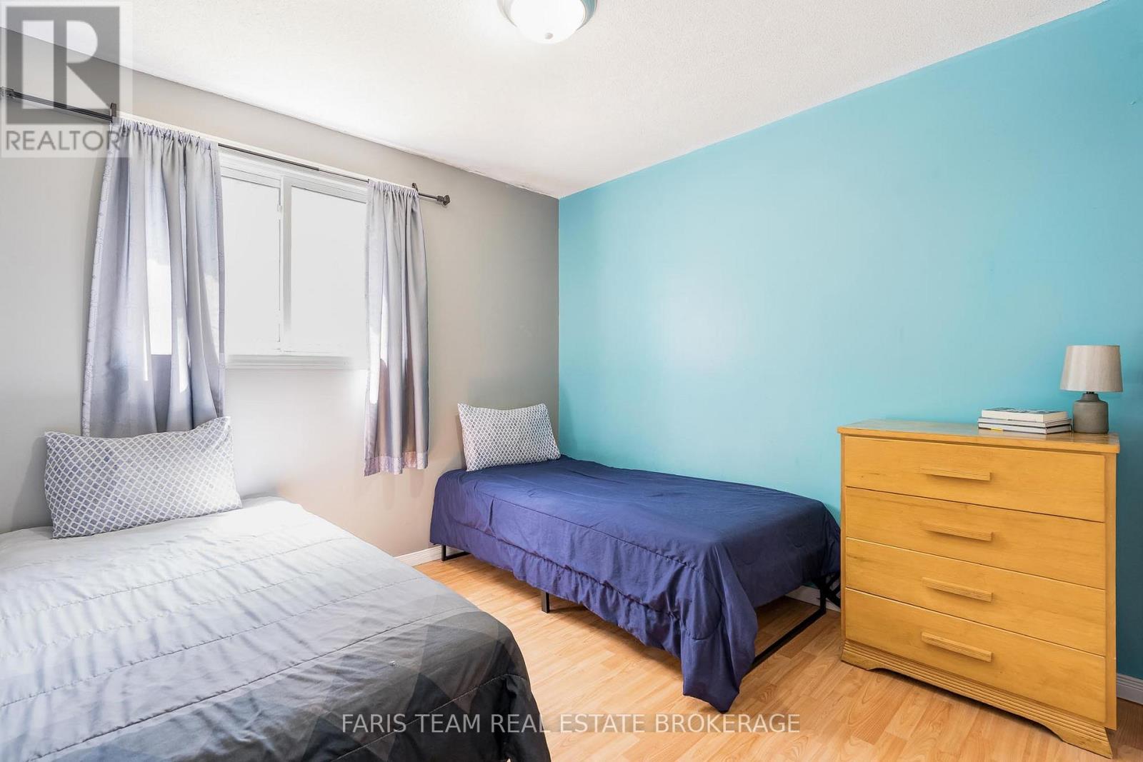 111 Burke Street, Penetanguishene, Ontario  L9M 1B2 - Photo 12 - S12561524