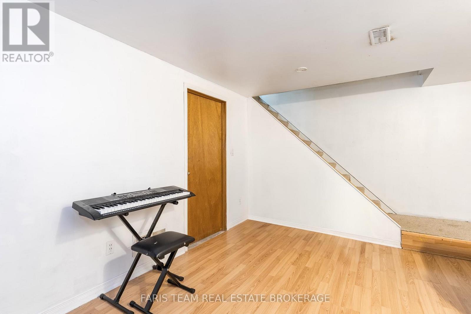 111 Burke Street, Penetanguishene, Ontario  L9M 1B2 - Photo 15 - S12561524