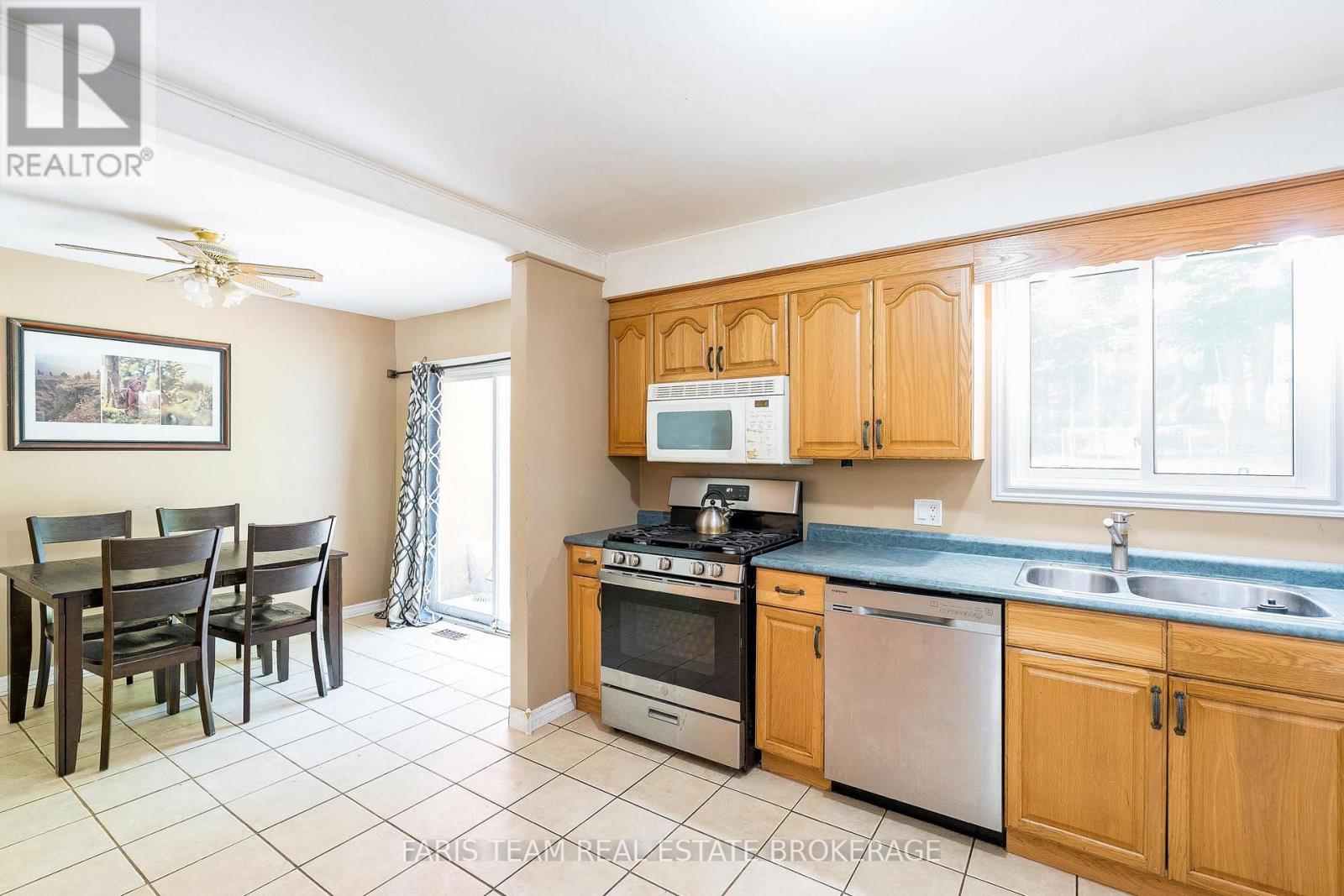 111 Burke Street, Penetanguishene, Ontario  L9M 1B2 - Photo 5 - S12561524