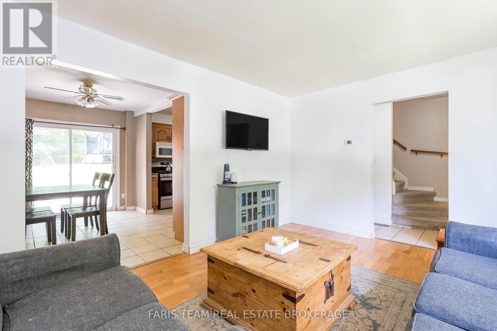 111 Burke Street, Penetanguishene, Ontario  L9M 1B2 - Photo 8 - S12561524