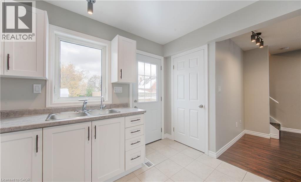 47 Broadview Avenue, Kitchener, Ontario  N2A 1X8 - Photo 7 - 40787979