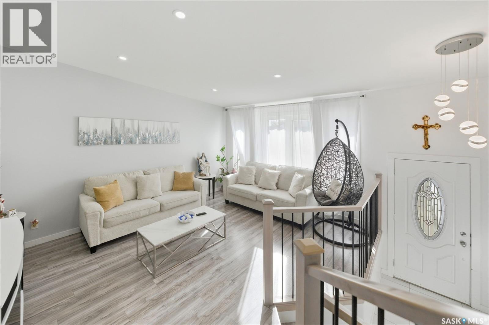 1010 Haslam Crescent, Saskatoon, Saskatchewan  S7S 1C8 - Photo 4 - SK024373