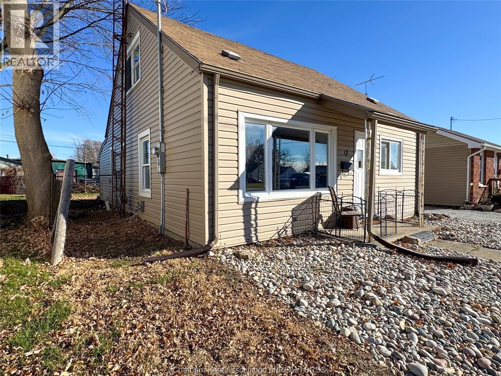 17 Mcnaughton Avenue, Wallaceburg, Ontario   - Photo 2 - 25029211