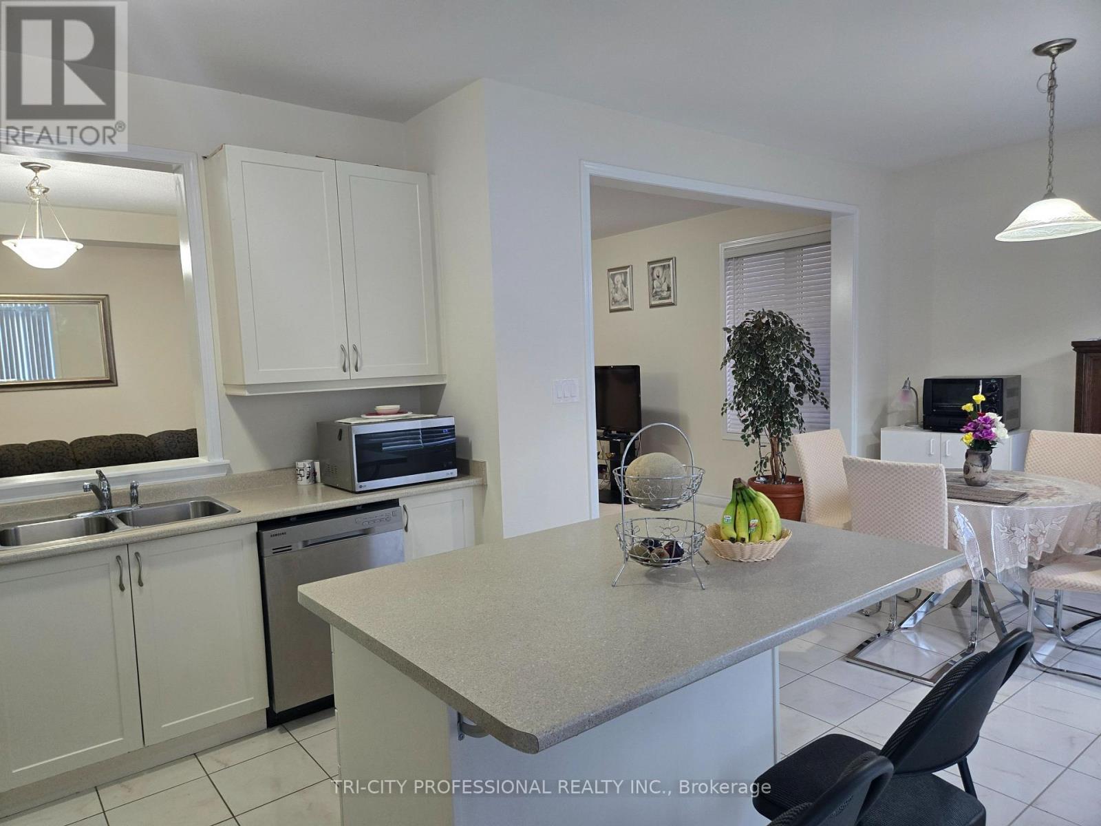 520 Edenbrook Hill Drive, Brampton, Ontario  L7A 4T7 - Photo 15 - W12561458