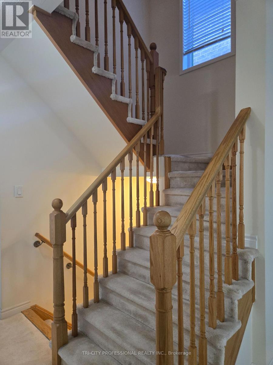 520 Edenbrook Hill Drive, Brampton, Ontario  L7A 4T7 - Photo 4 - W12561458