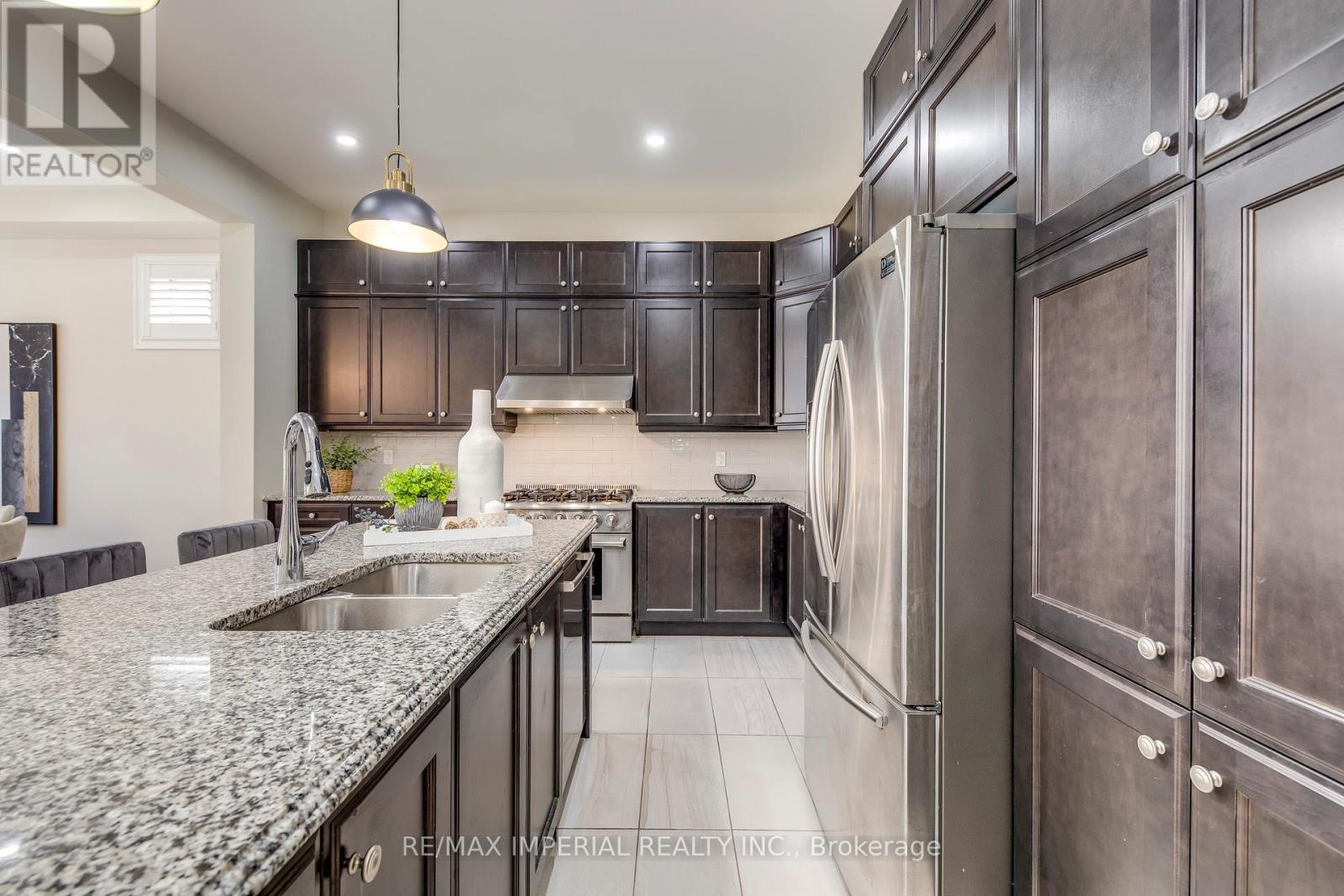 3263 Donald Mackay Street, Oakville, Ontario  L6M 0T1 - Photo 17 - W12561492