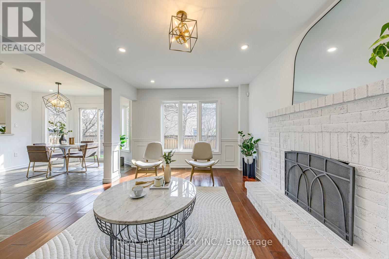 2075 Banbury Crescent, Oakville, Ontario  L6H 5P8 - Photo 10 - W12561536