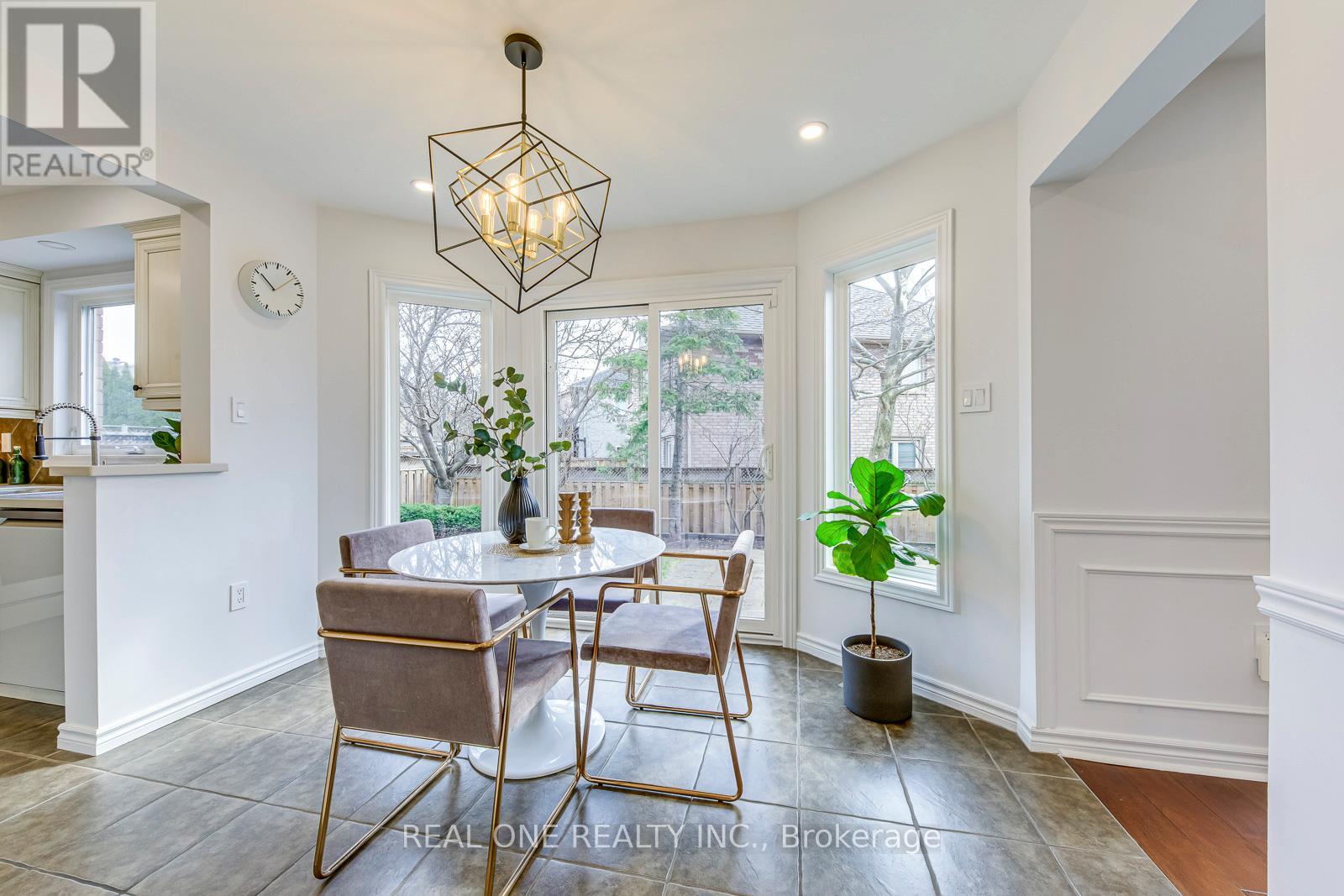 2075 Banbury Crescent, Oakville, Ontario  L6H 5P8 - Photo 11 - W12561536