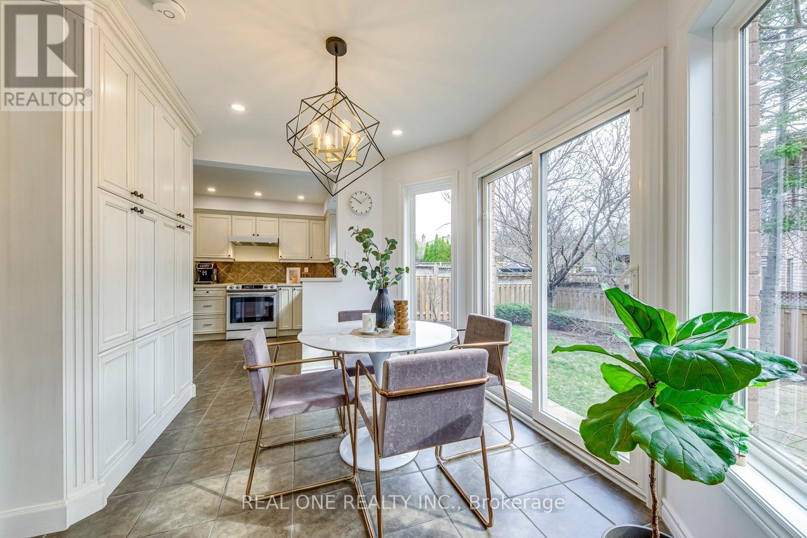 2075 Banbury Crescent, Oakville, Ontario  L6H 5P8 - Photo 12 - W12561536