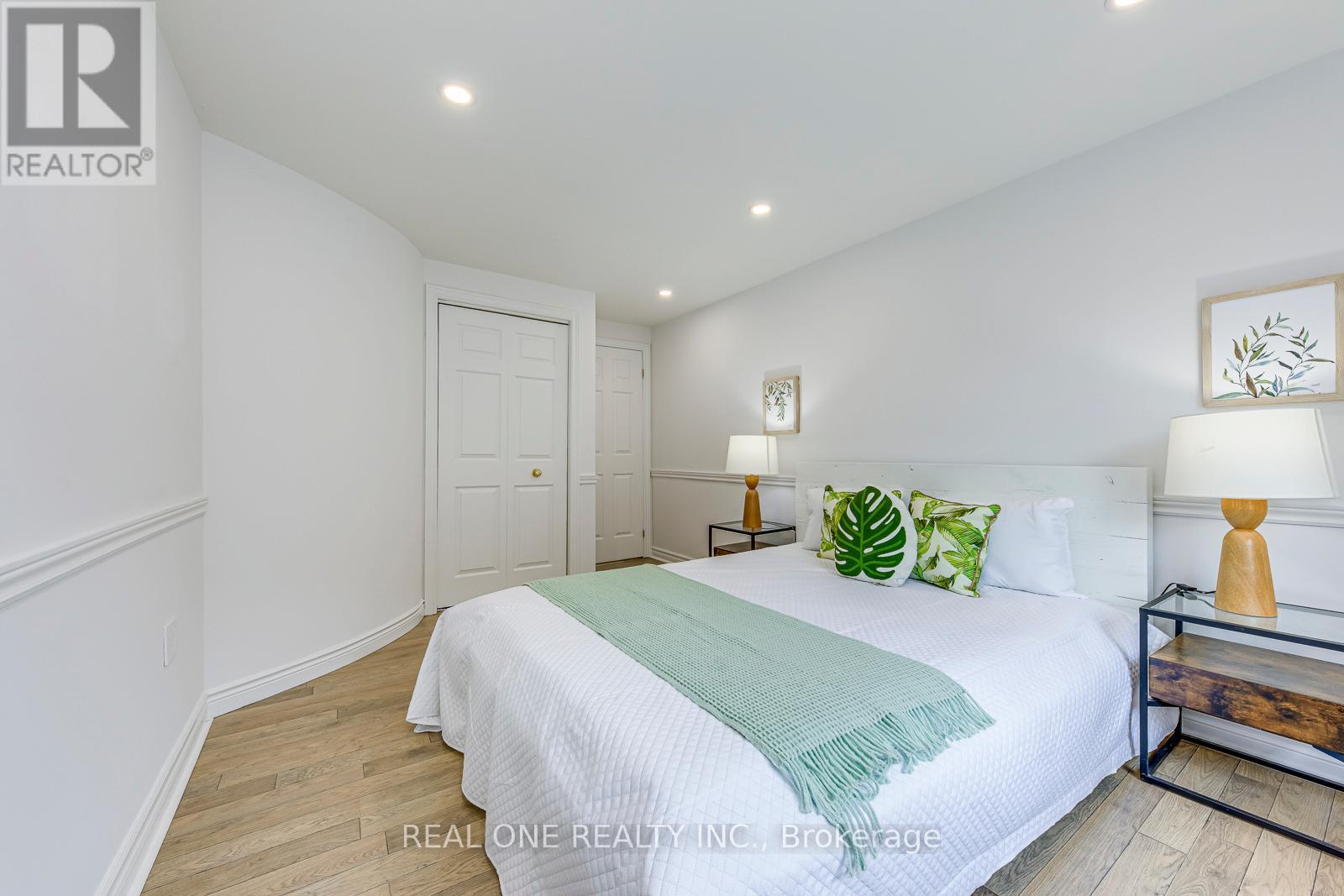 2075 Banbury Crescent, Oakville, Ontario  L6H 5P8 - Photo 29 - W12561536