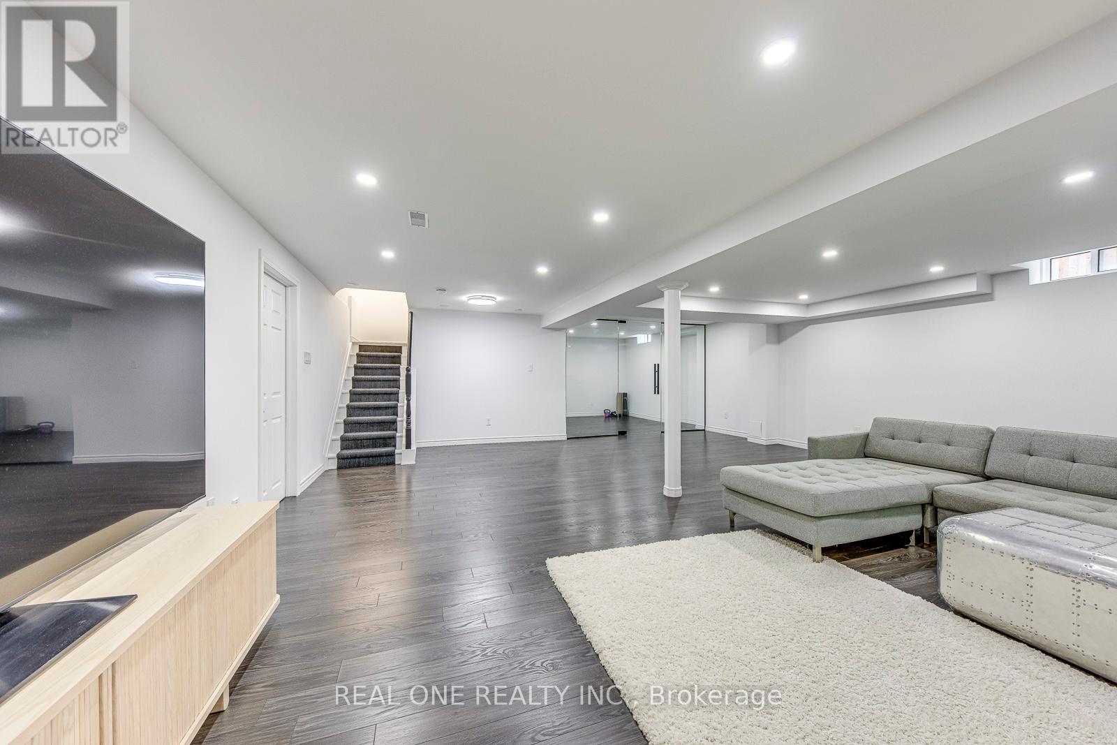 2075 Banbury Crescent, Oakville, Ontario  L6H 5P8 - Photo 37 - W12561536