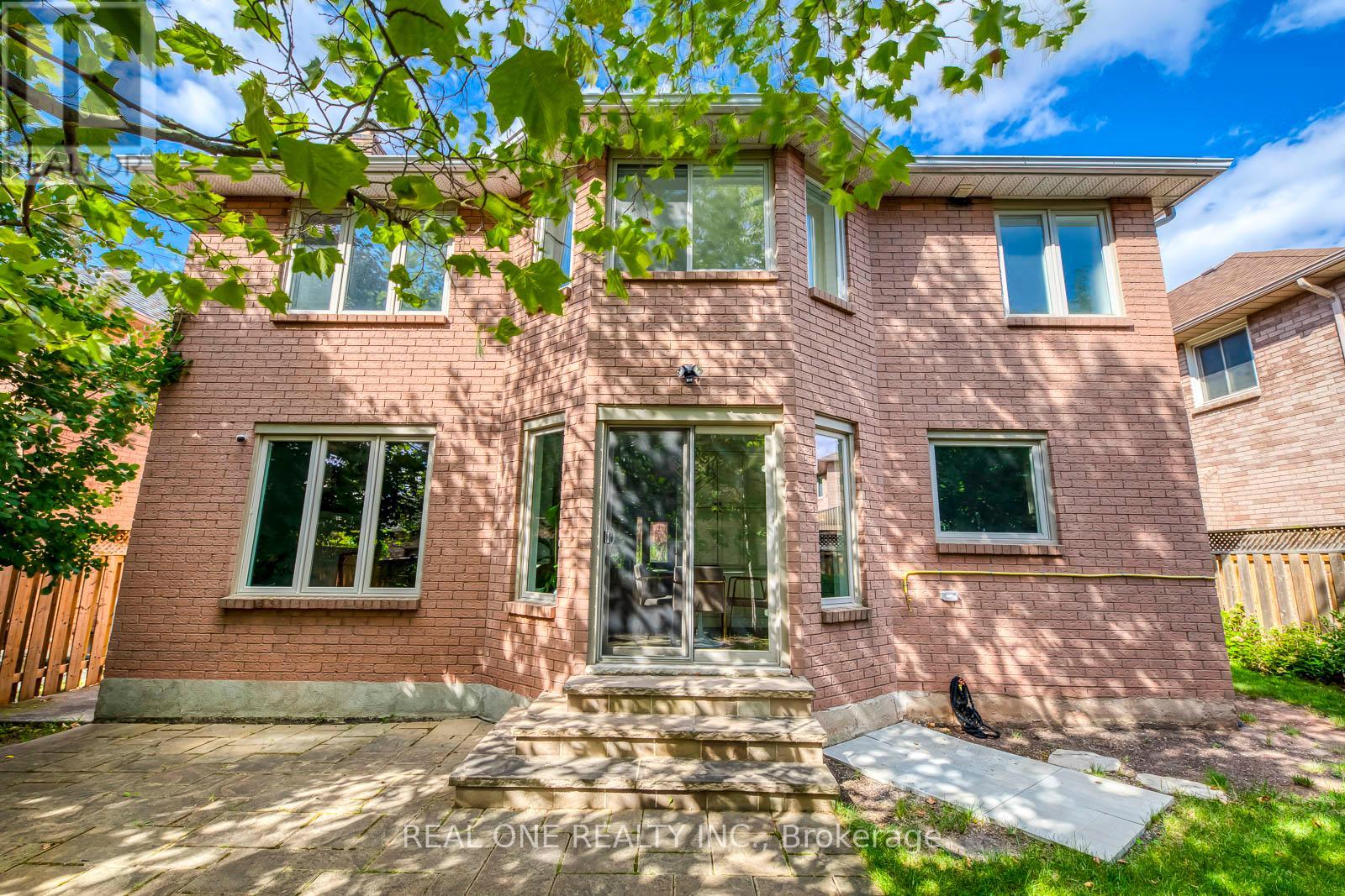 2075 Banbury Crescent, Oakville, Ontario  L6H 5P8 - Photo 47 - W12561536