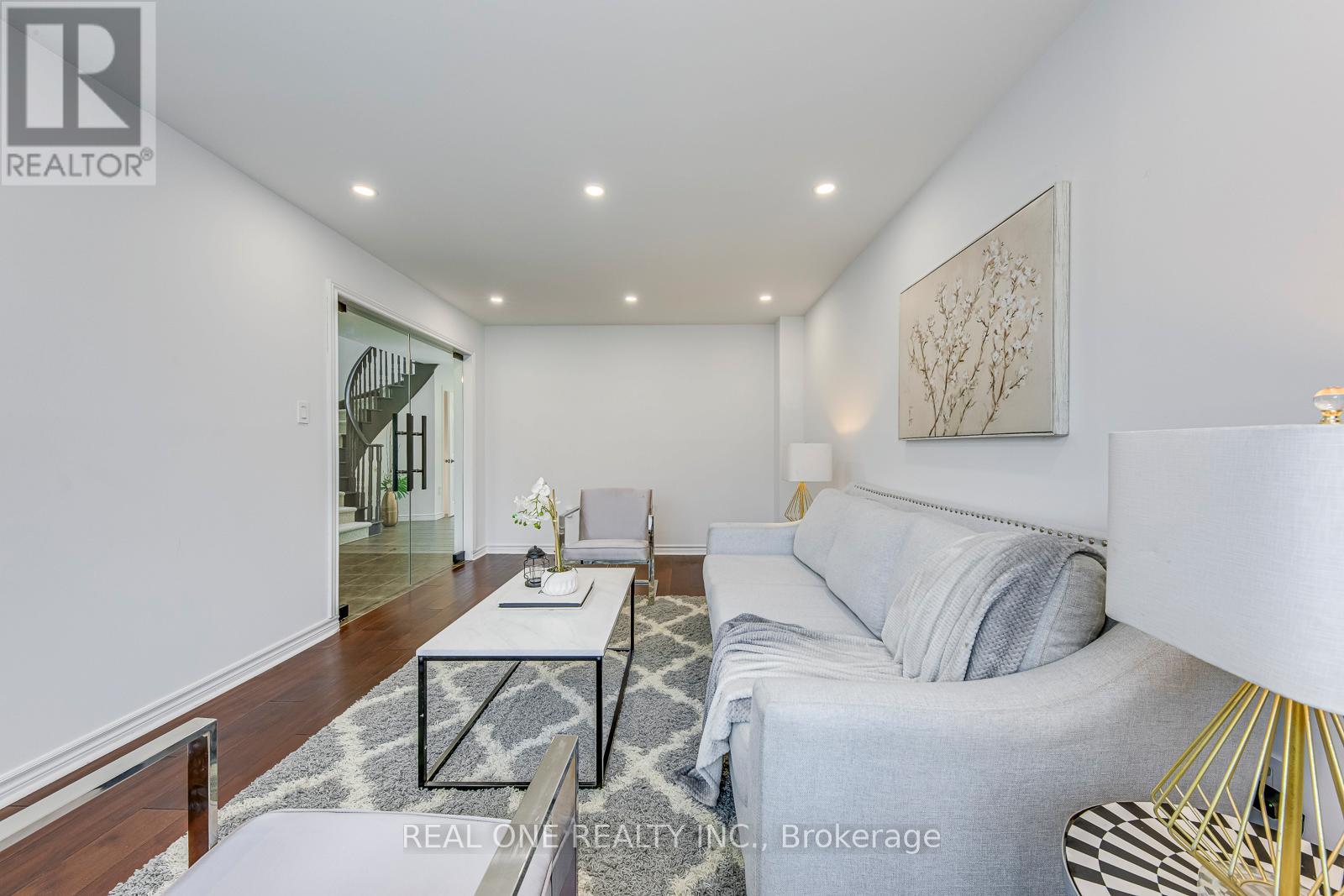 2075 Banbury Crescent, Oakville, Ontario  L6H 5P8 - Photo 7 - W12561536