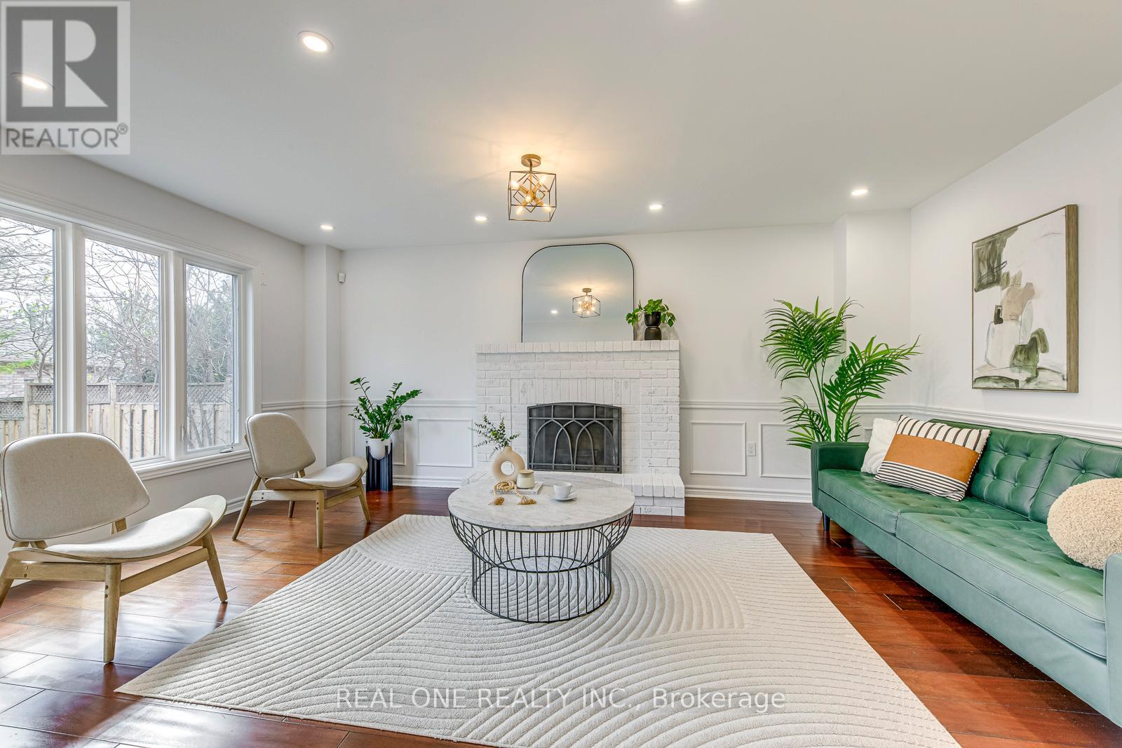 2075 Banbury Crescent, Oakville, Ontario  L6H 5P8 - Photo 8 - W12561536