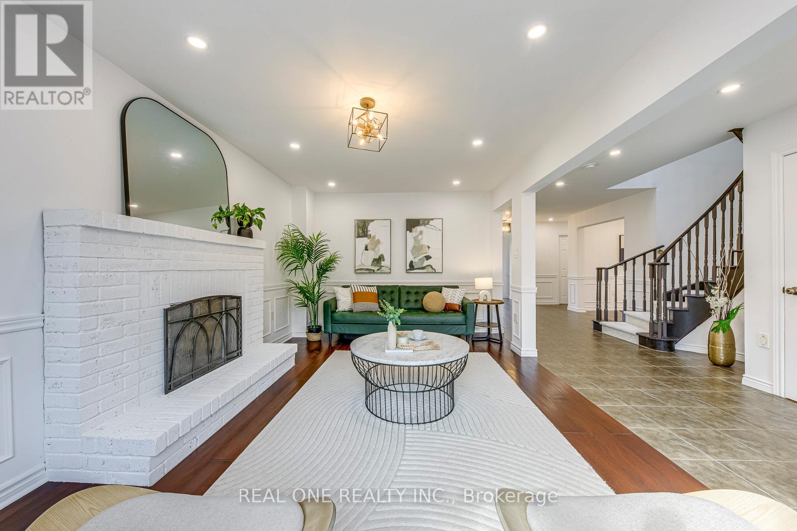 2075 Banbury Crescent, Oakville, Ontario  L6H 5P8 - Photo 9 - W12561536