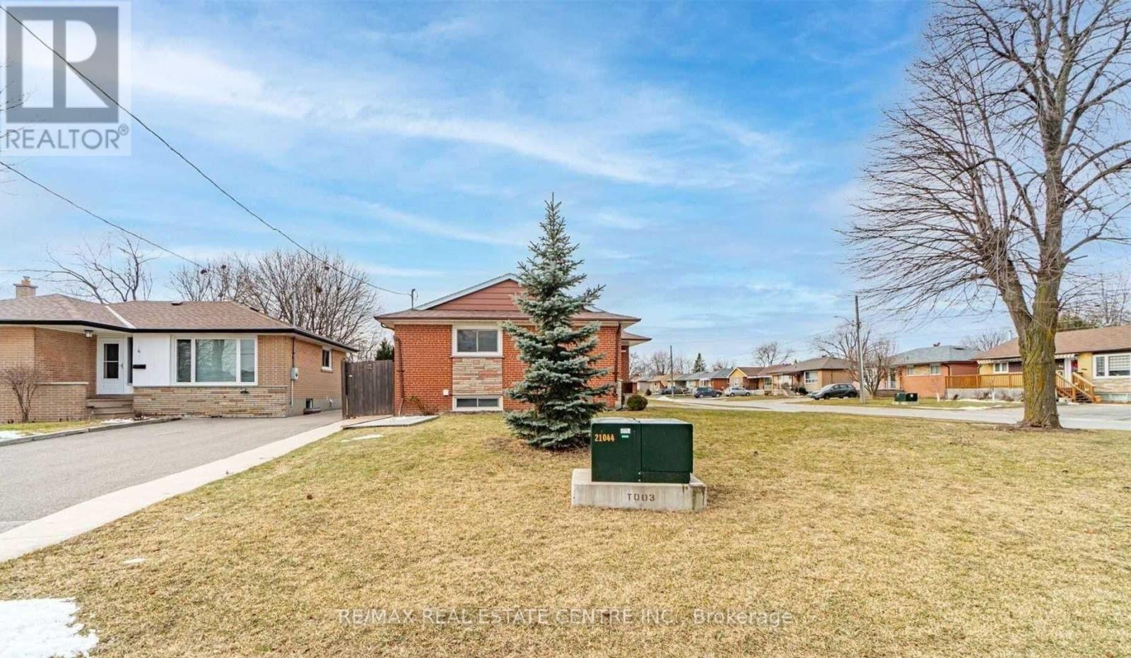 2 Milner Road, Brampton, Ontario  L6W 3A5 - Photo 21 - W12561542