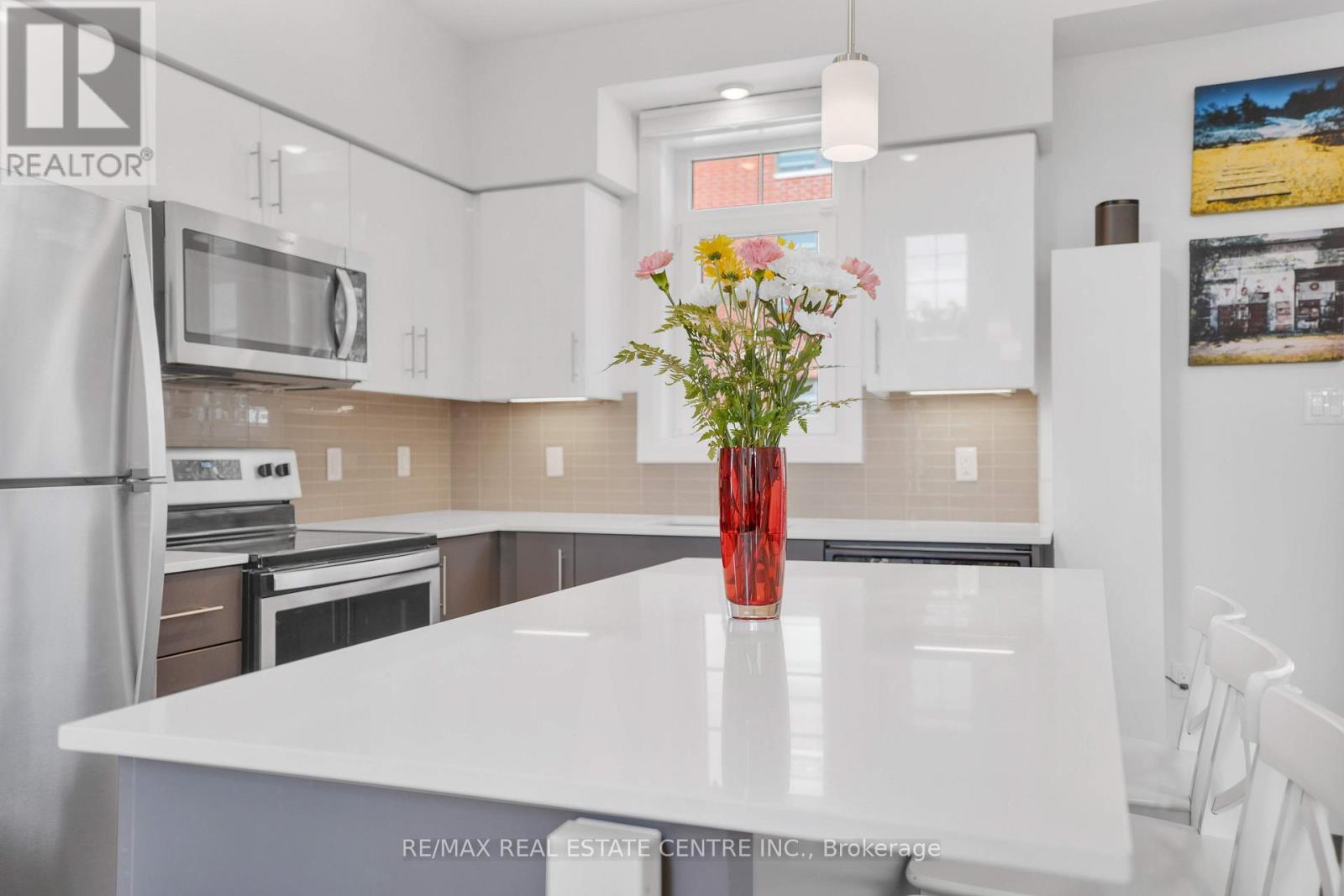 170 Benton Street S, Kitchener, Ontario  N2G 3H8 - Photo 11 - X12561506