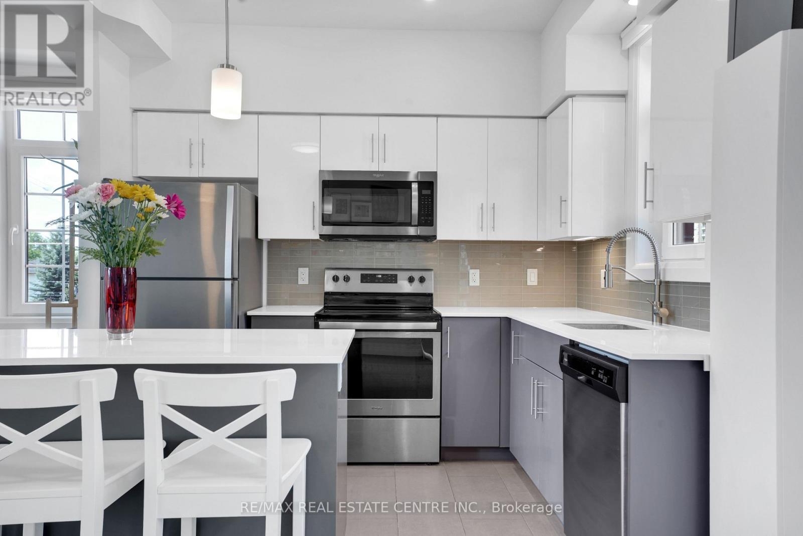 170 Benton Street S, Kitchener, Ontario  N2G 3H8 - Photo 12 - X12561506