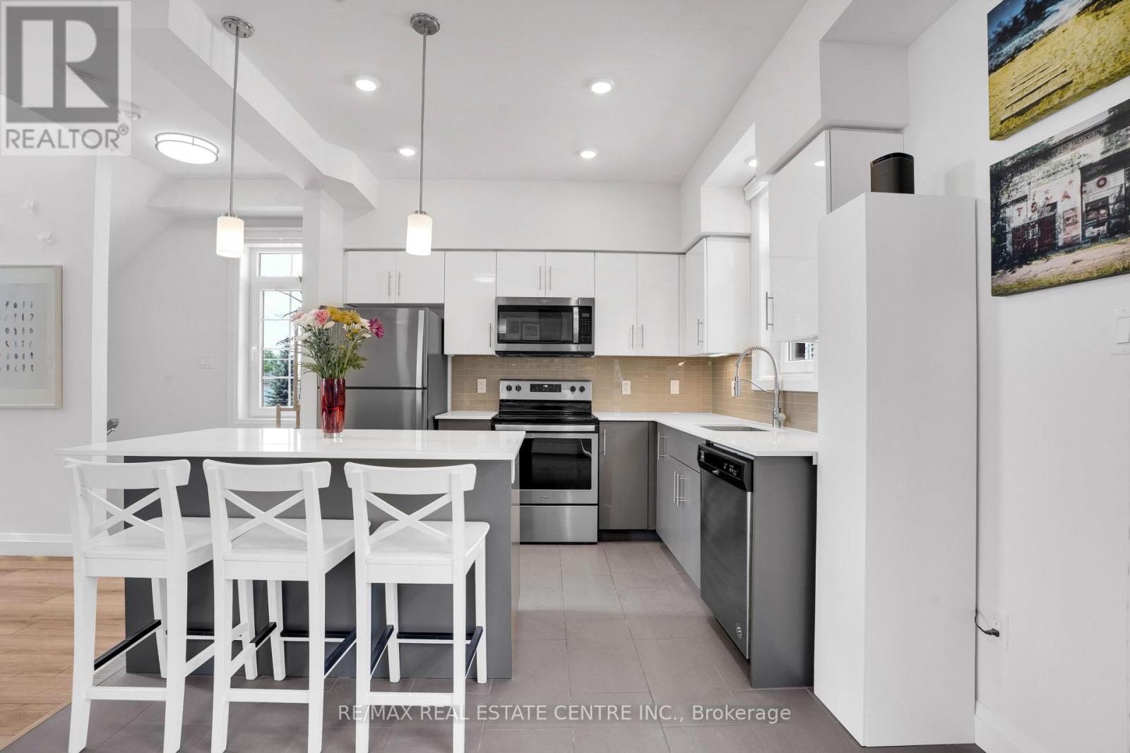 170 Benton Street S, Kitchener, Ontario  N2G 3H8 - Photo 13 - X12561506