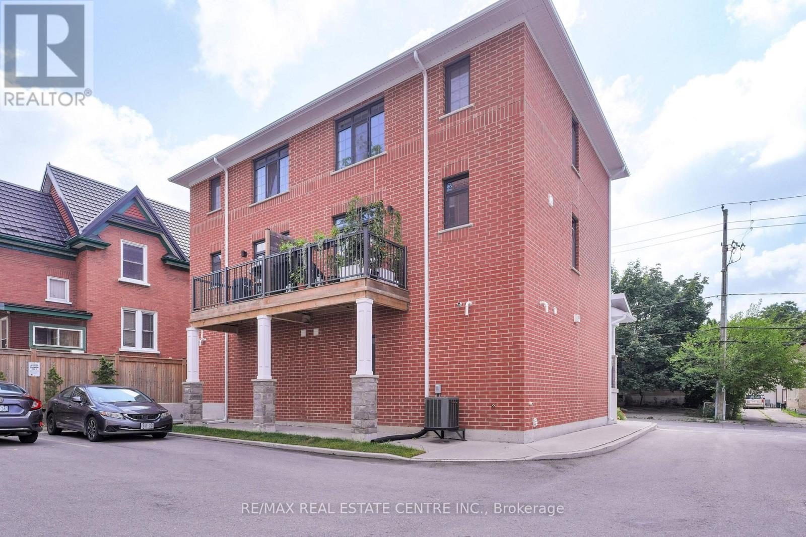 170 Benton Street S, Kitchener, Ontario  N2G 3H8 - Photo 4 - X12561506