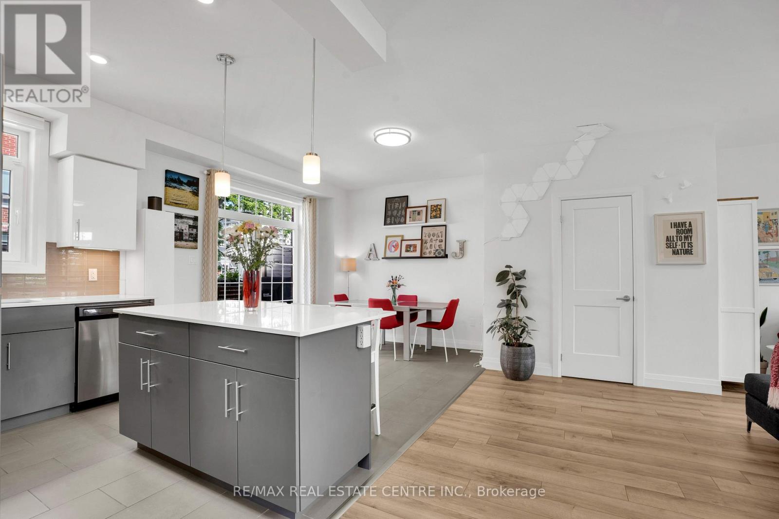 170 Benton Street S, Kitchener, Ontario  N2G 3H8 - Photo 8 - X12561506