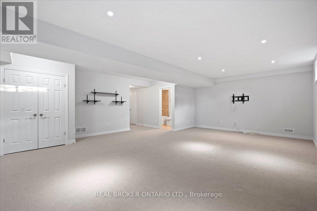 22 - 435 Winchester Drive, Waterloo, Ontario  N2T 0B7 - Photo 28 - X12561550