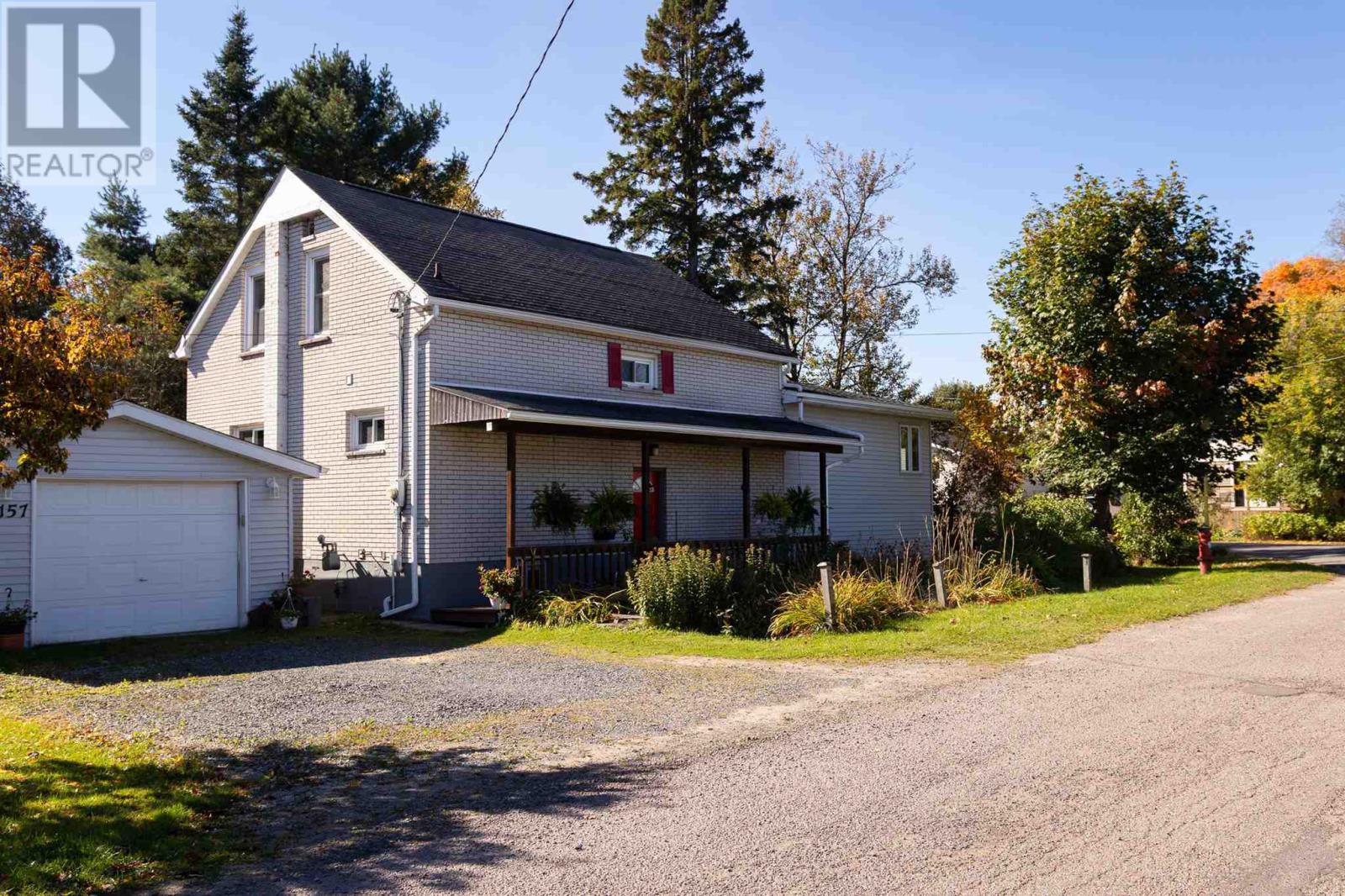 157 East Balfour St, Sault Ste. Marie, Ontario  P6C 1X7 - Photo 2 - SM252940