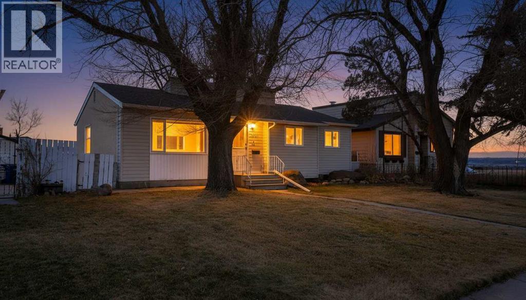 406 12 Avenue N, Lethbridge, Alberta  T1H 2J6 - Photo 1 - A2270947