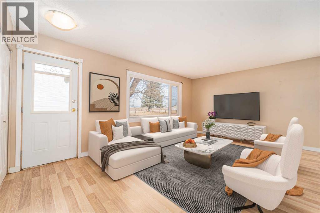 406 12 Avenue N, Lethbridge, Alberta  T1H 2J6 - Photo 2 - A2270947