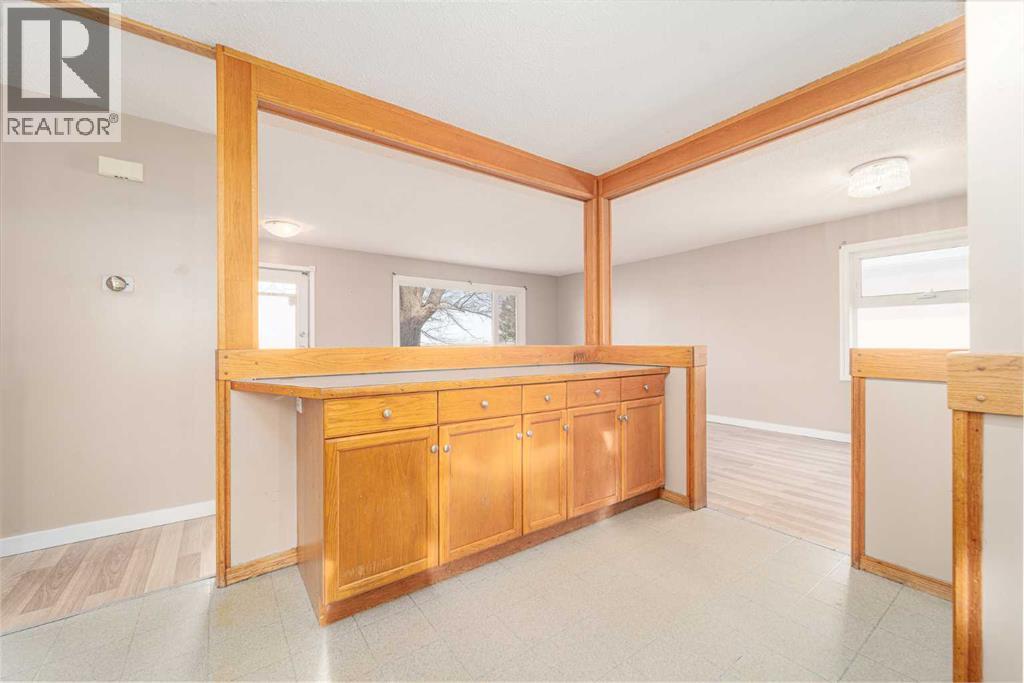 406 12 Avenue N, Lethbridge, Alberta  T1H 2J6 - Photo 9 - A2270947