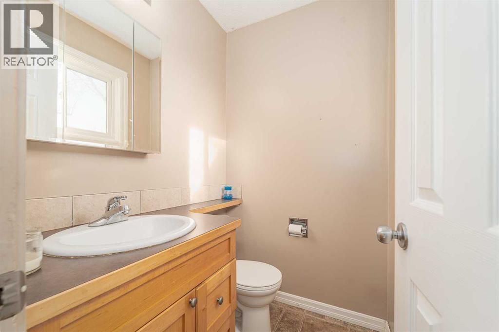 406 12 Avenue N, Lethbridge, Alberta  T1H 2J6 - Photo 12 - A2270947