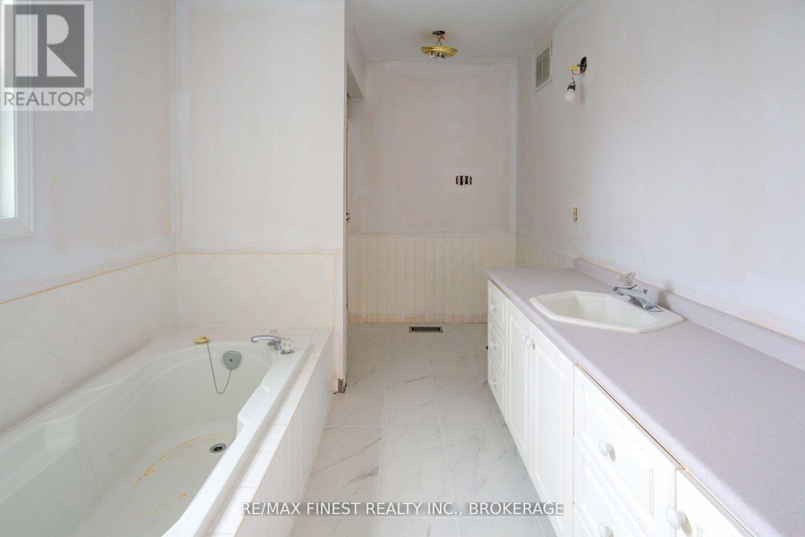 1674 South Boulevard, Kingston, Ontario  K7L 4V1 - Photo 36 - X12561670