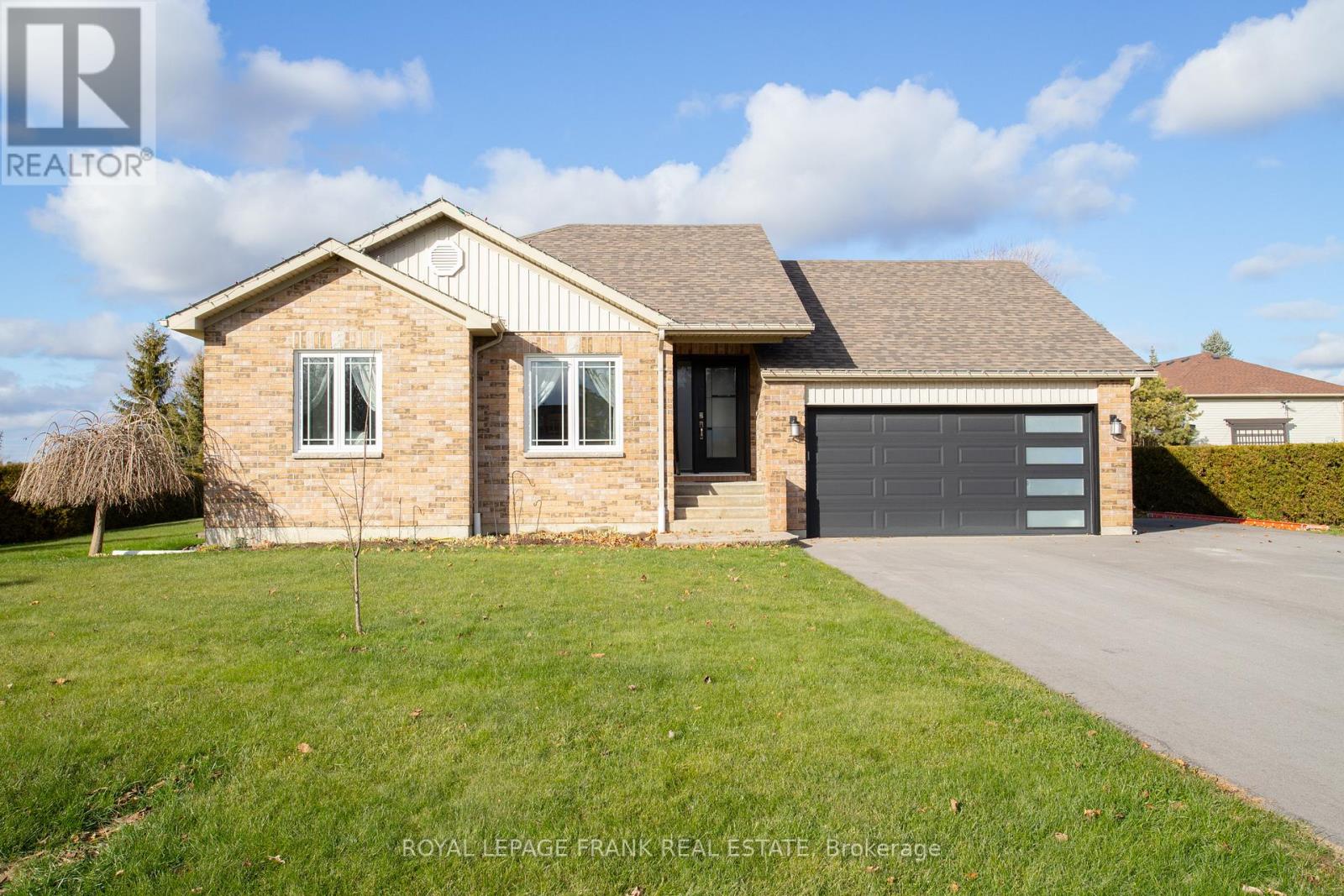 15 HALLETT CRESCENT, Kawartha Lakes, Ontario