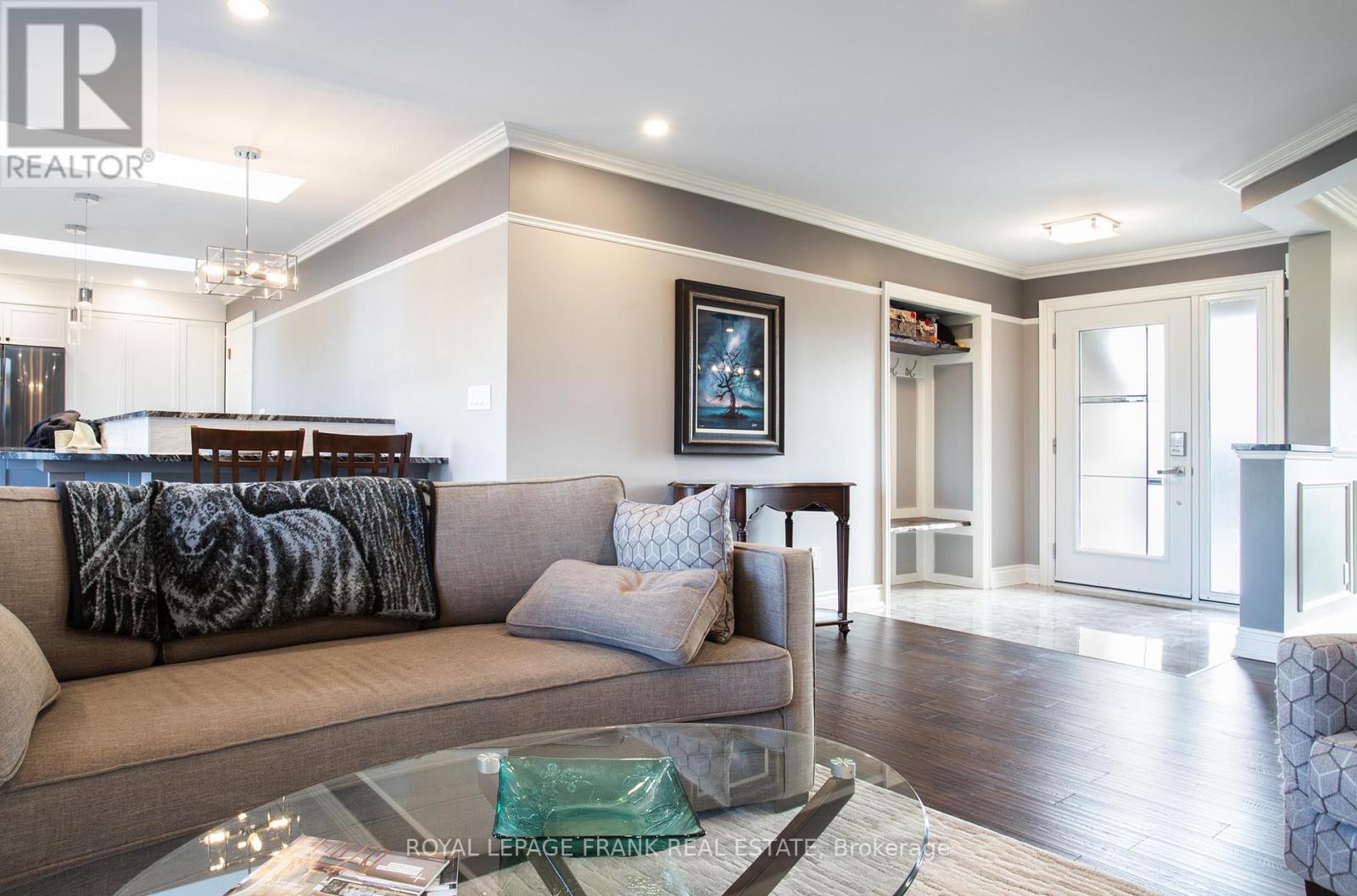 15 Hallett Crescent, Kawartha Lakes, Ontario  K0M 2C0 - Photo 12 - X12561600