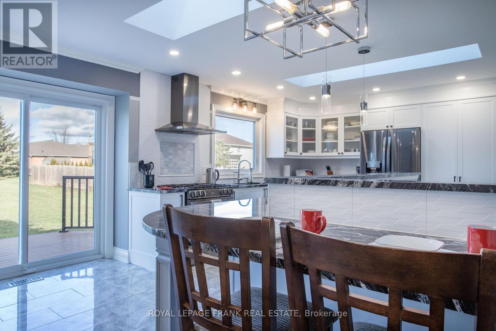 15 Hallett Crescent, Kawartha Lakes, Ontario  K0M 2C0 - Photo 13 - X12561600