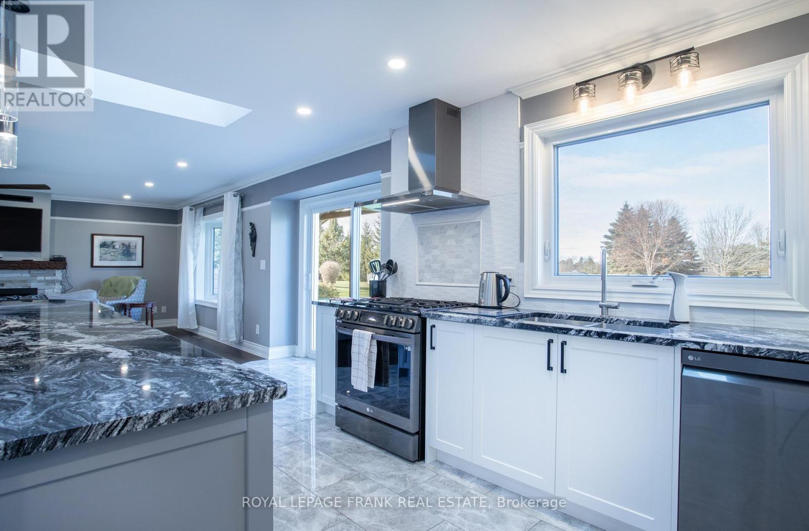 15 Hallett Crescent, Kawartha Lakes, Ontario  K0M 2C0 - Photo 15 - X12561600