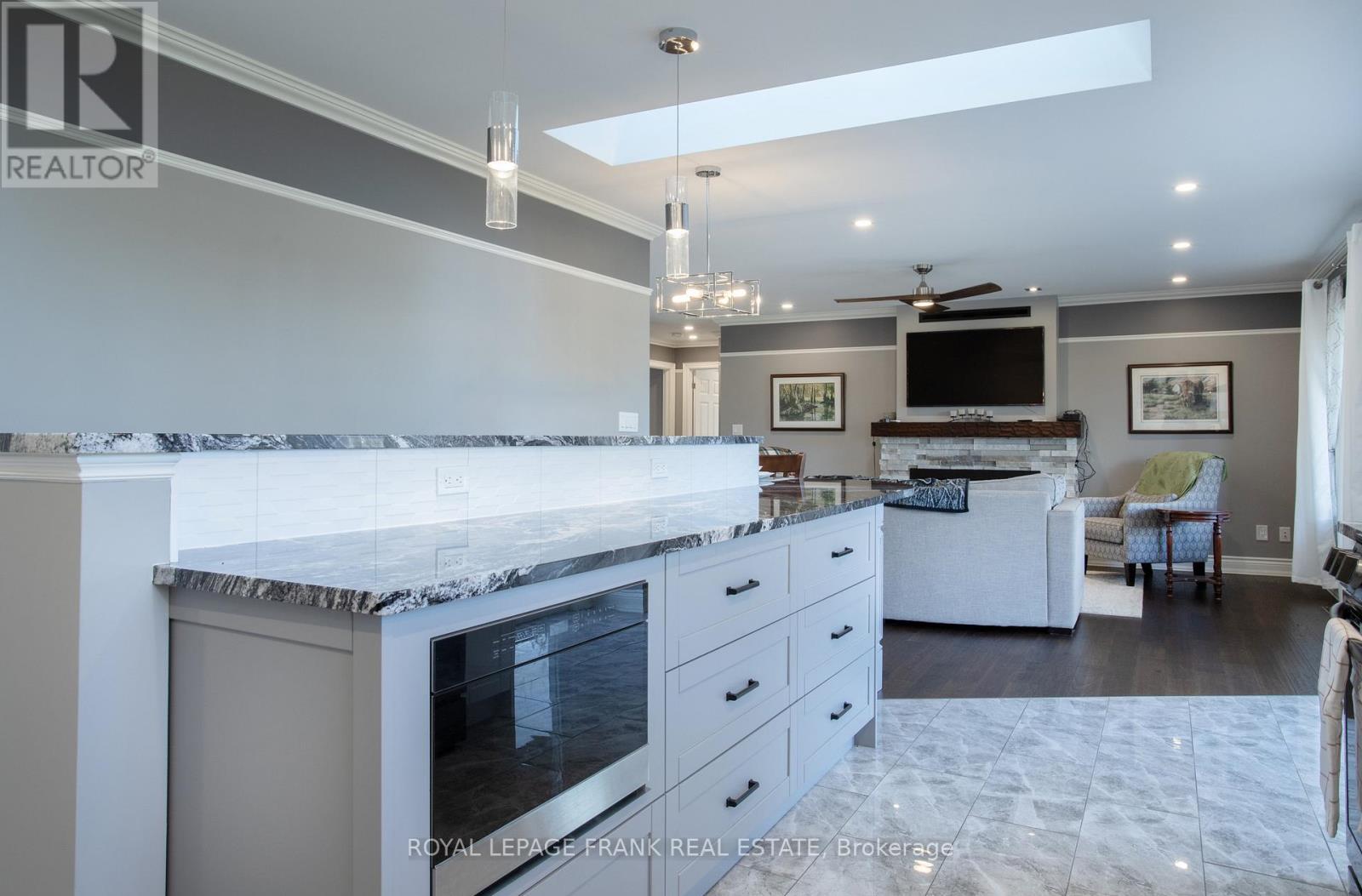 15 Hallett Crescent, Kawartha Lakes, Ontario  K0M 2C0 - Photo 16 - X12561600