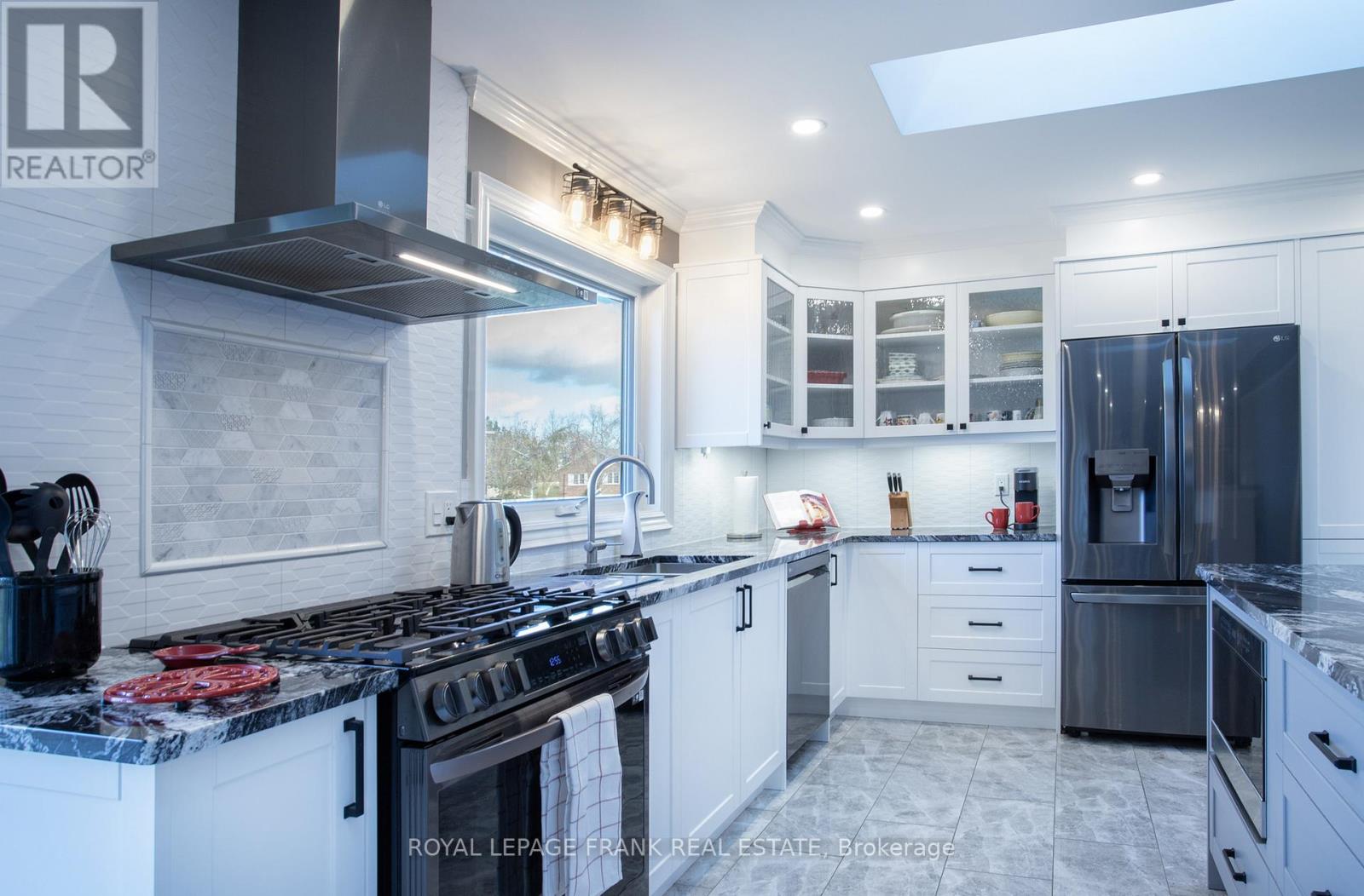 15 Hallett Crescent, Kawartha Lakes, Ontario  K0M 2C0 - Photo 17 - X12561600