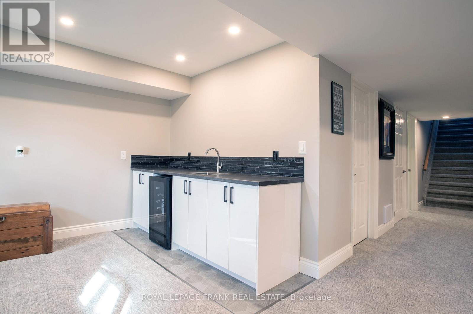 15 Hallett Crescent, Kawartha Lakes, Ontario  K0M 2C0 - Photo 28 - X12561600