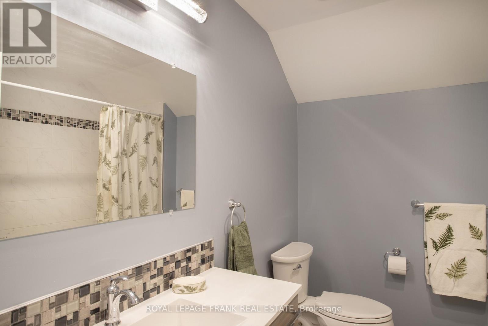 15 Hallett Crescent, Kawartha Lakes, Ontario  K0M 2C0 - Photo 32 - X12561600