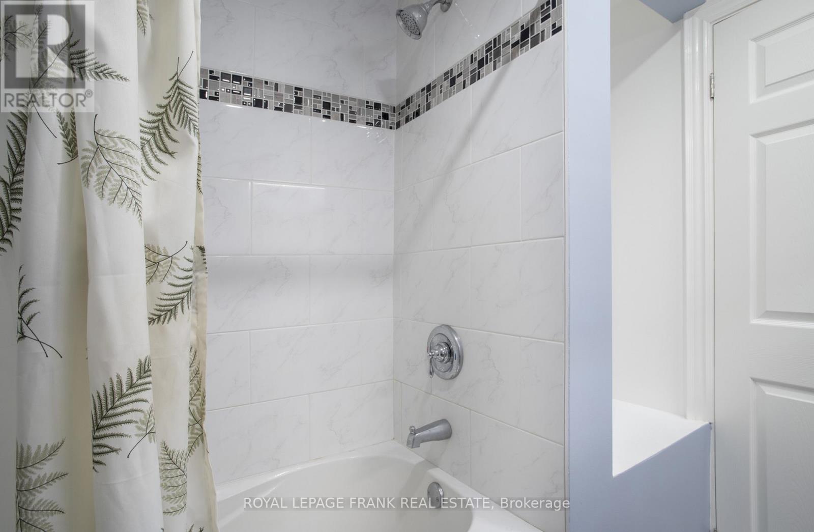 15 Hallett Crescent, Kawartha Lakes, Ontario  K0M 2C0 - Photo 33 - X12561600