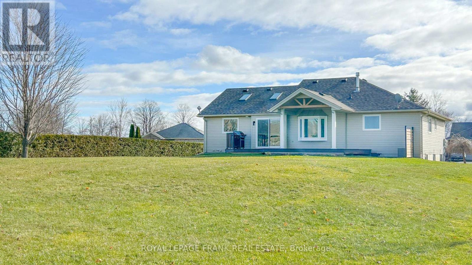 15 Hallett Crescent, Kawartha Lakes, Ontario  K0M 2C0 - Photo 35 - X12561600