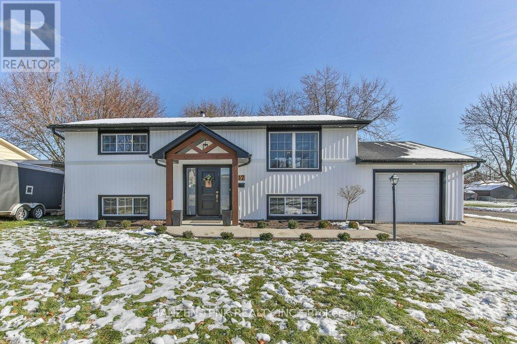 107 Fourth Avenue, Aylmer, Ontario  N5H 2L2 - Photo 1 - X12561606