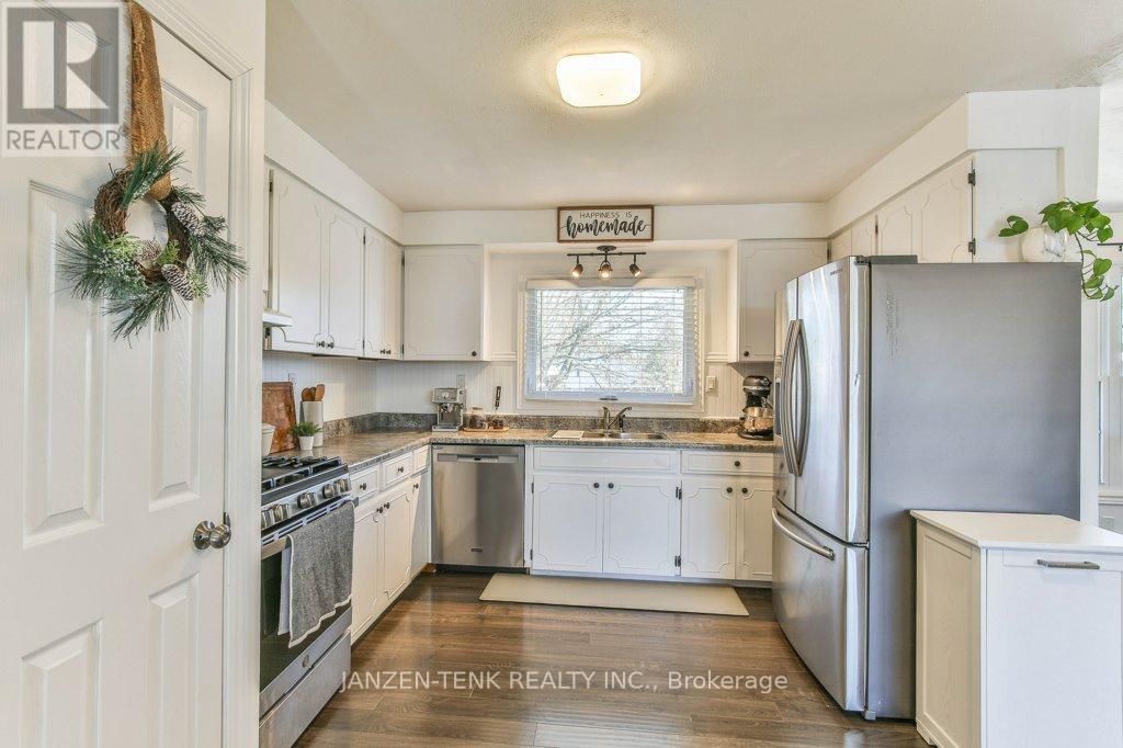 107 Fourth Avenue, Aylmer, Ontario  N5H 2L2 - Photo 6 - X12561606