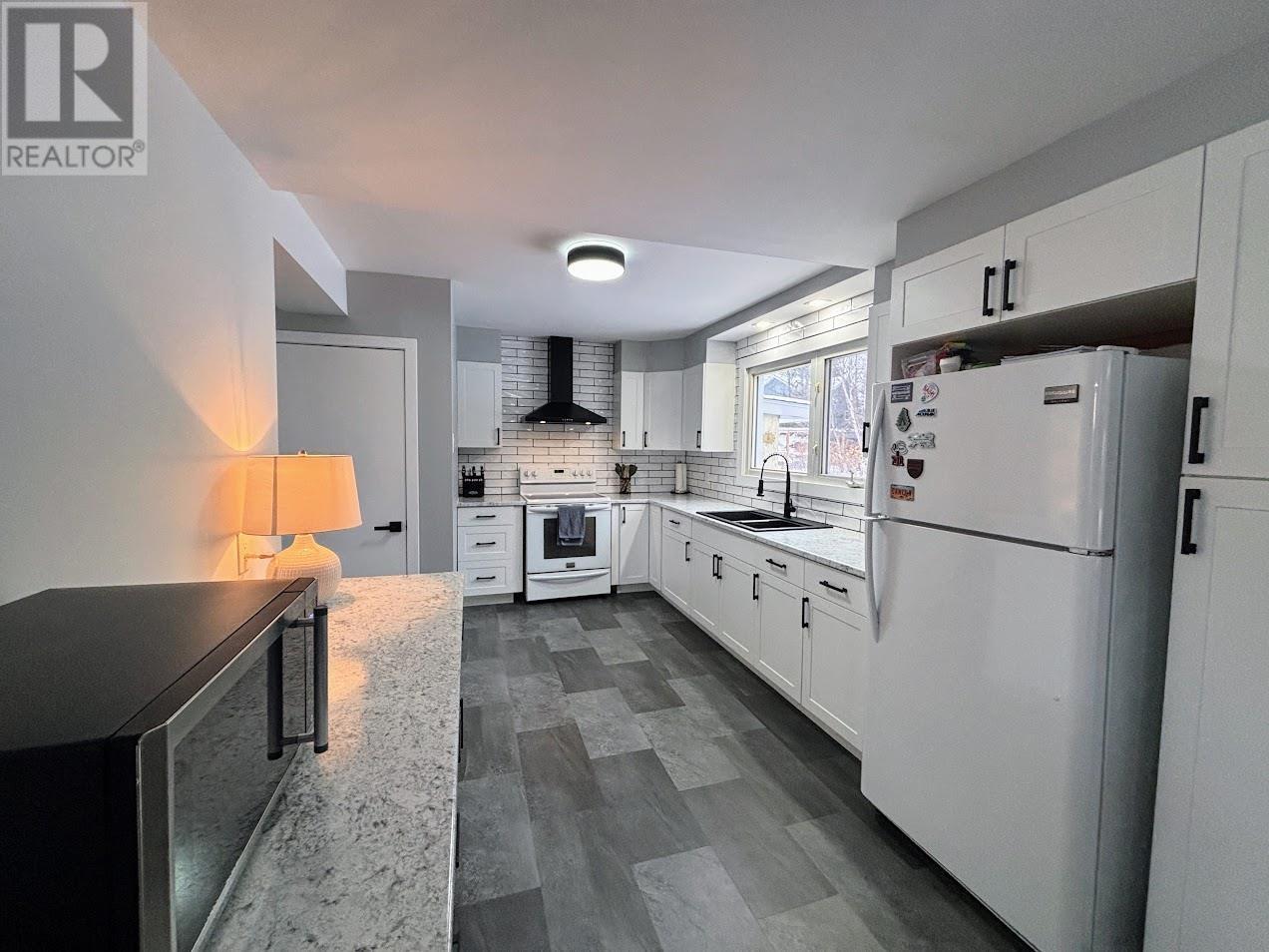 32 Mona Dr, Manitouwadge, Ontario  P0T 2C0 - Photo 3 - TB253515