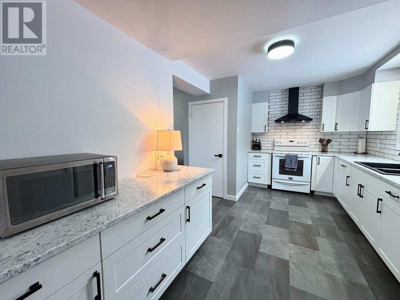 32 Mona Dr, Manitouwadge, Ontario  P0T 2C0 - Photo 5 - TB253515