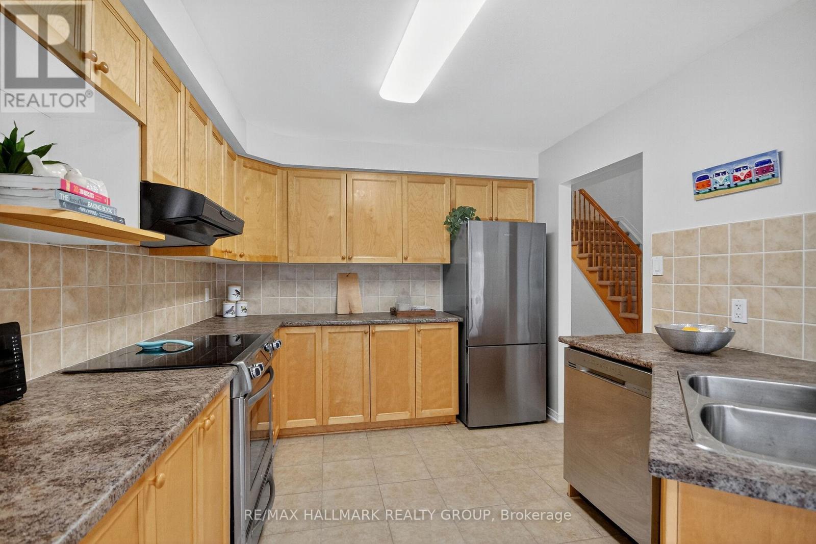 135 Gatespark Private, Ottawa, Ontario  K2L 1L1 - Photo 18 - X12561444